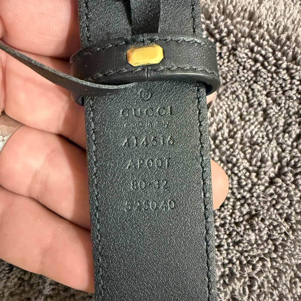 Gucci Black and Gold Leather Belt with Iconic GG Buckle - Picture 2 of 2